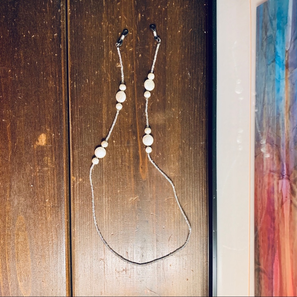 WHITE BEADED SUNGLASS EYEGLASS CHAIN